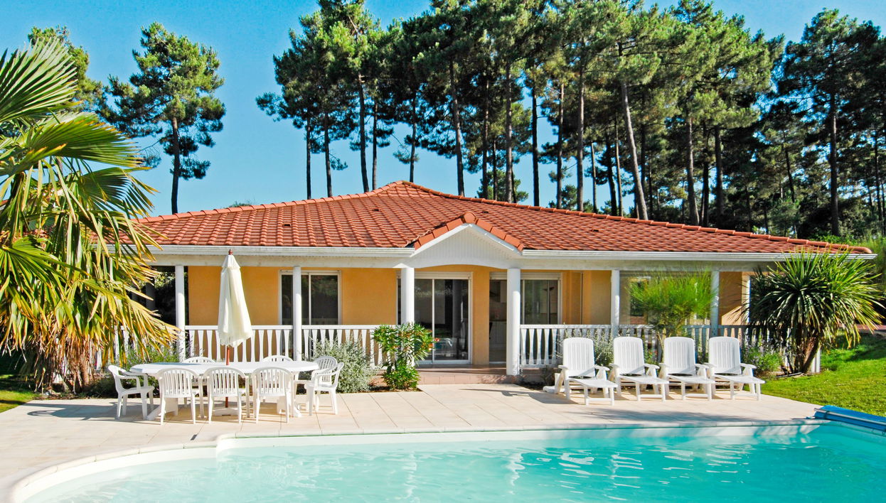 Casa de 4 quartos em Lacanau com piscina privada e terraço - Foto 1