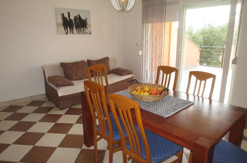 Photo 10 - 2 bedroom Apartment in Jasenice with terrace and sea view