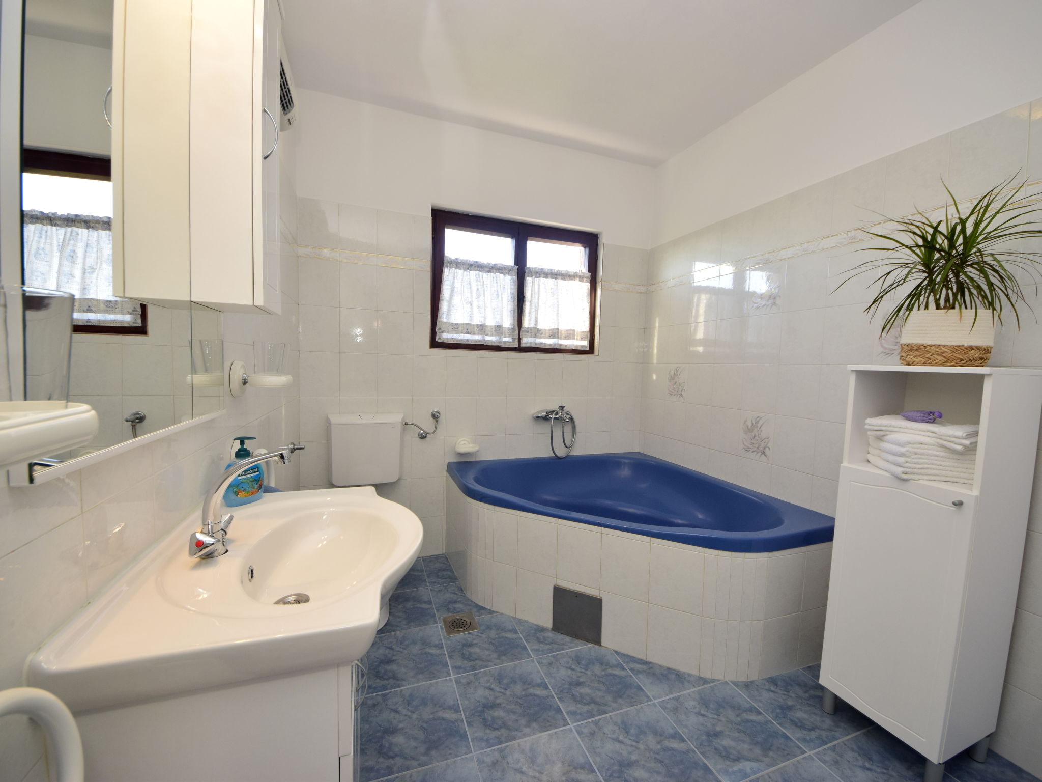 Foto 20 - Appartamento con 3 camere da letto a Rogoznica con piscina privata e vista mare