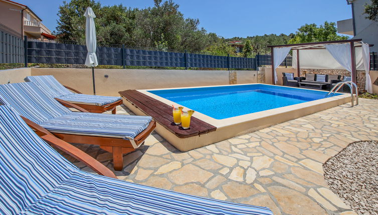 Foto 1 - Apartment mit 3 Schlafzimmern in Rogoznica mit privater pool und terrasse