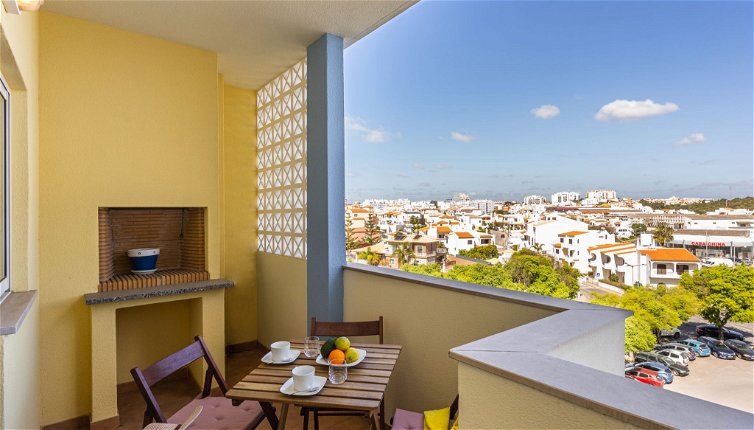 Foto 1 - Appartamento con 1 camera da letto a Portimão con piscina e vista mare