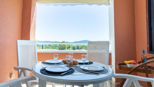 Apartamento de 2 quartos em Grimaud com piscina e jardim - Foto 2