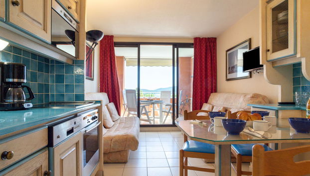 Apartamento de 2 quartos em Grimaud com piscina e jardim - Foto 3