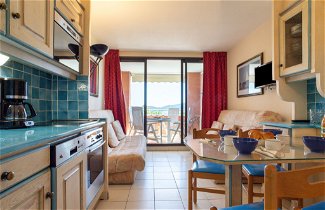 Foto 3 - Apartamento de 1 habitación en Grimaud con piscina y vistas al mar
