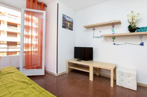 Foto 12 - Apartamento de 2 quartos em Lloret de Mar com piscina e jardim