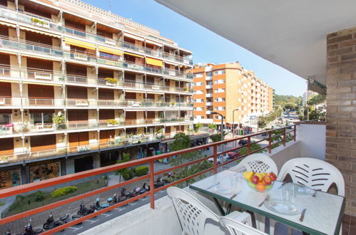 Foto 19 - Apartamento de 2 quartos em Lloret de Mar com piscina e jardim