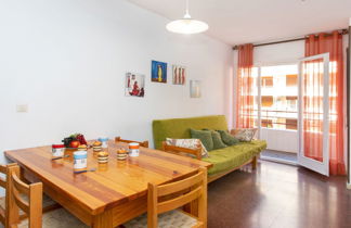 Foto 3 - Appartamento con 2 camere da letto a Lloret de Mar con piscina e vista mare