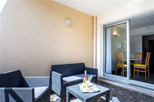 Foto 16 - Apartment mit 1 Schlafzimmer in Hyères mit terrasse und blick aufs meer