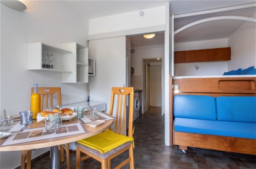 Foto 7 - Appartamento con 1 camera da letto a Hyères con terrazza e vista mare