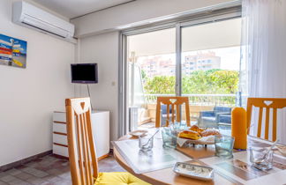 Foto 3 - Apartment mit 1 Schlafzimmer in Hyères mit terrasse und blick aufs meer