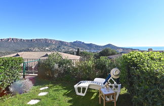 Foto 1 - Apartamento de 3 habitaciones en Saint-Raphaël con piscina y jardín