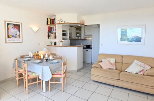 Foto 3 - Apartamento de 3 quartos em Saint-Raphaël com piscina e vistas do mar
