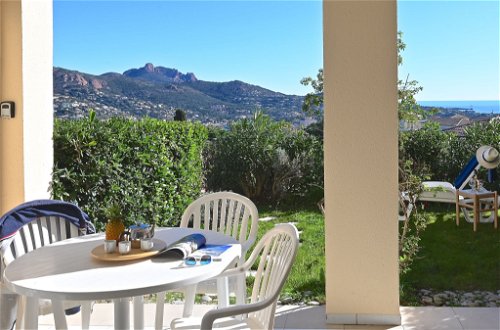 Photo 7 - 3 bedroom Apartment in Saint-Raphaël with swimming pool and sea view