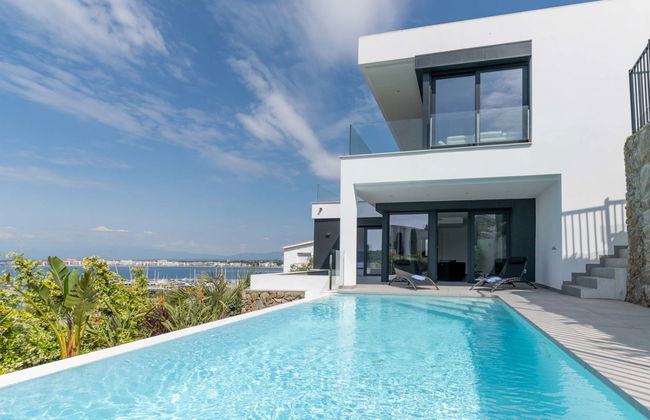5 bedroom House in Roses with private pool and garden - Photo 1
