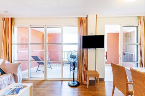 Foto 12 - Appartamento con 2 camere da letto a Saint-Raphaël con piscina e vista mare