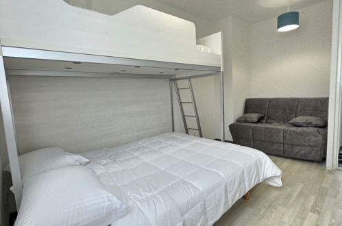 Foto 27 - Appartamento con 1 camera da letto a Sérignan con piscina e vista mare