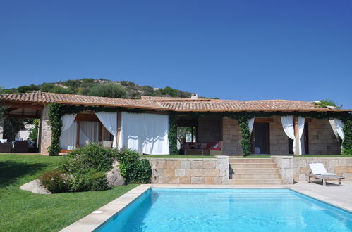 Foto 1 - Casa con 5 camere da letto a San Teodoro con piscina privata e vista mare