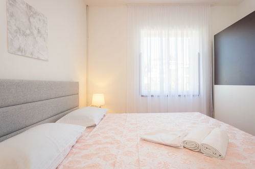 Foto 4 - Appartamento con 2 camere da letto a Pola con terrazza e vista mare