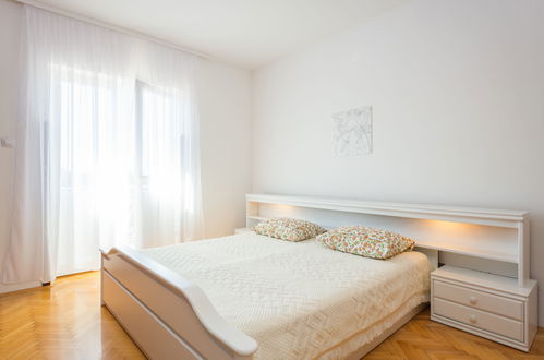 Foto 9 - Appartamento con 2 camere da letto a Pola con terrazza