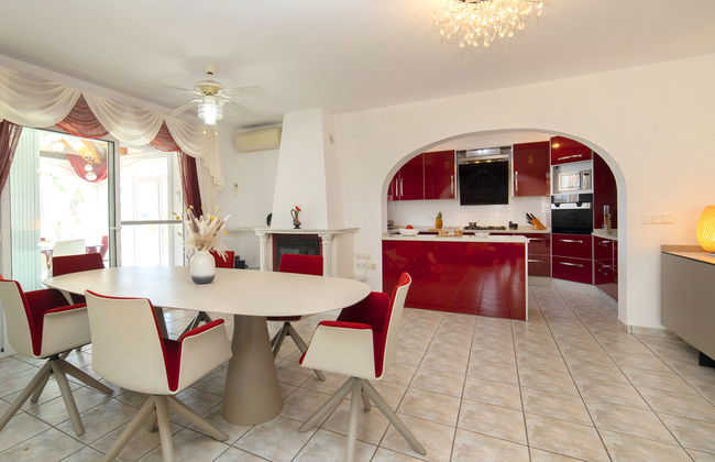 Casa de 5 quartos em Calp com piscina privada e jardim - Foto 8