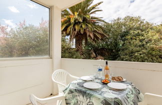 Photo 2 - Appartement de 1 chambre à Saint-Cyr-sur-Mer avec terrasse et vues à la mer