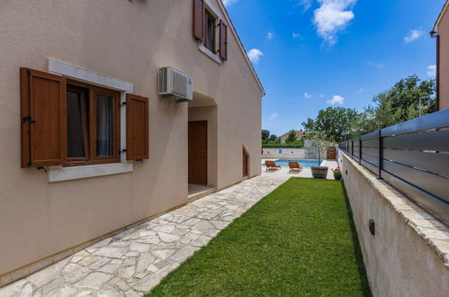 Foto 43 - Casa con 4 camere da letto a Marčana con piscina privata e giardino