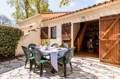 Photo 1 - Maison de 1 chambre à Les Mathes avec terrasse et vues à la mer