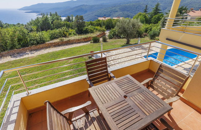 Apartamento de 3 quartos em Labin com piscina e terraço - Foto 9