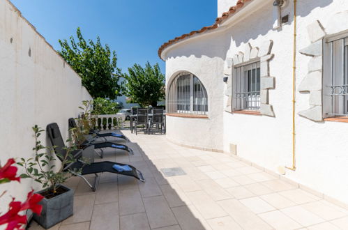 Foto 12 - Casa de 2 habitaciones en Castelló d'Empúries con piscina privada y vistas al mar