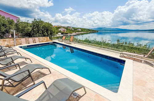 Foto 2 - Casa de 6 quartos em Jasenice com piscina privada e terraço