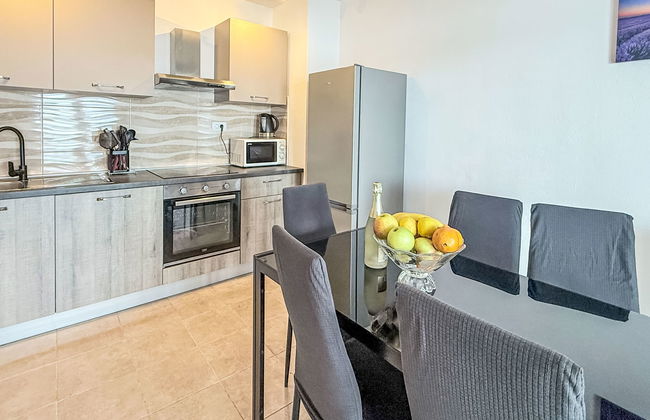 Casa de 8 quartos em Jasenice com piscina privada e terraço - Foto 8