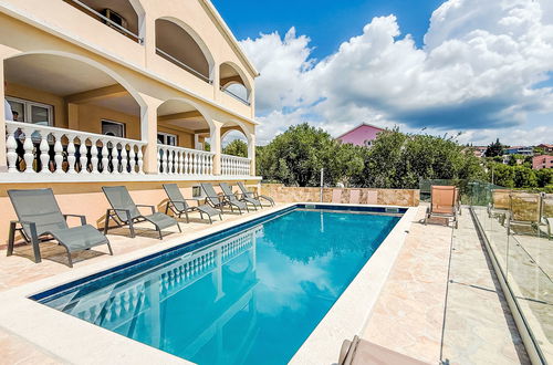 Foto 3 - Casa de 6 quartos em Jasenice com piscina privada e terraço