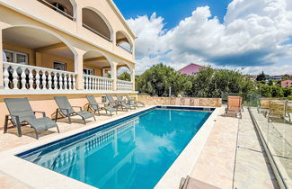 Foto 3 - Casa de 6 quartos em Jasenice com piscina privada e terraço