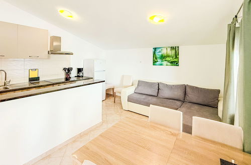 Foto 22 - Casa de 6 quartos em Jasenice com piscina privada e terraço