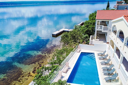 Foto 33 - Casa de 6 quartos em Jasenice com piscina privada e terraço