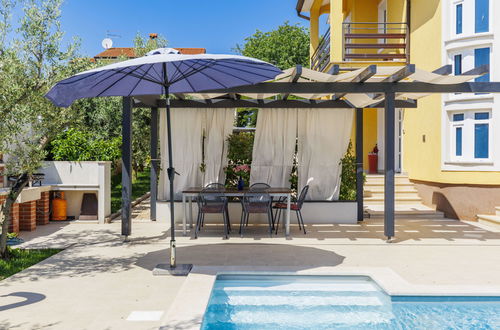 Foto 5 - Casa de 4 quartos em Novigrad com piscina privada e jardim