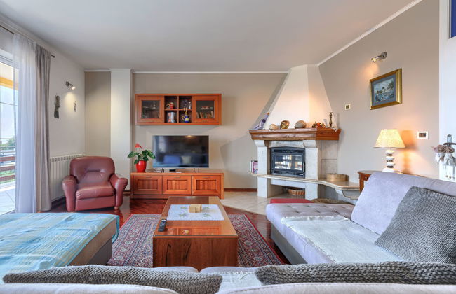 Casa de 6 quartos em Novigrad com piscina privada e jardim - Foto 8