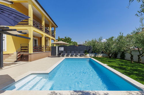 Foto 26 - Casa de 4 quartos em Novigrad com piscina privada e jardim