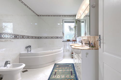 Foto 18 - Casa de 4 quartos em Novigrad com piscina privada e jardim