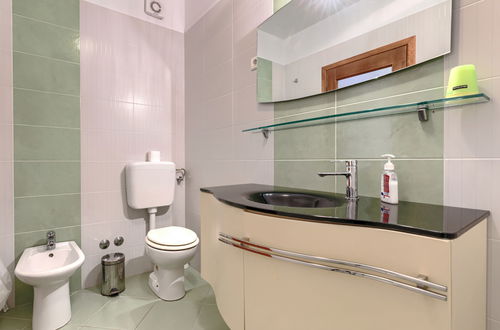 Foto 32 - Casa de 4 quartos em Novigrad com piscina privada e jardim