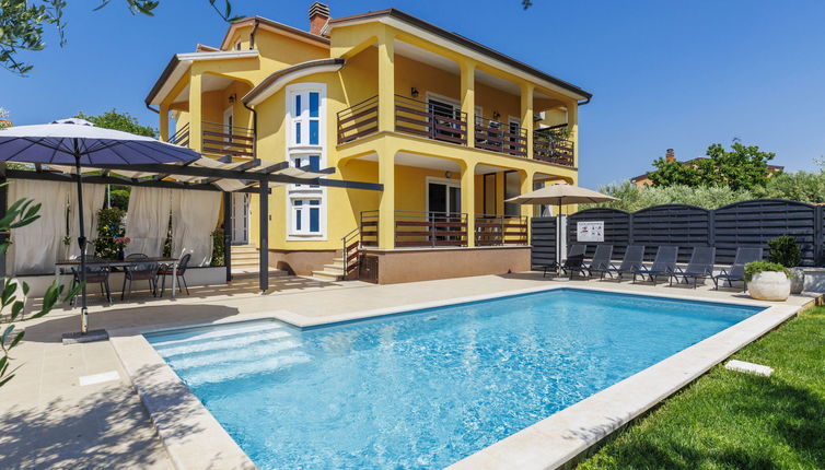 Photo 1 - 4 bedroom House in Novigrad with private pool and garden