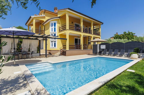 Foto 1 - Casa de 4 quartos em Novigrad com piscina privada e jardim
