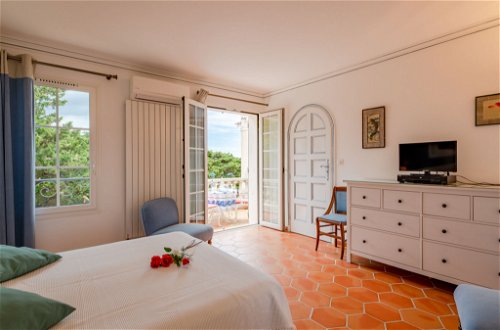 Photo 13 - Maison de 5 chambres à Fréjus avec jardin et vues à la mer