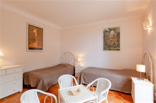 Foto 19 - Casa con 5 camere da letto a Fréjus con giardino e vista mare