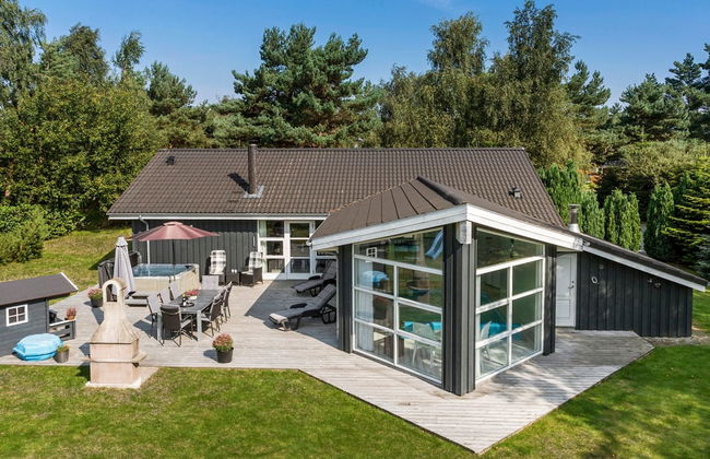 4 bedroom House in Væggerløse with private pool and terrace - Photo 1