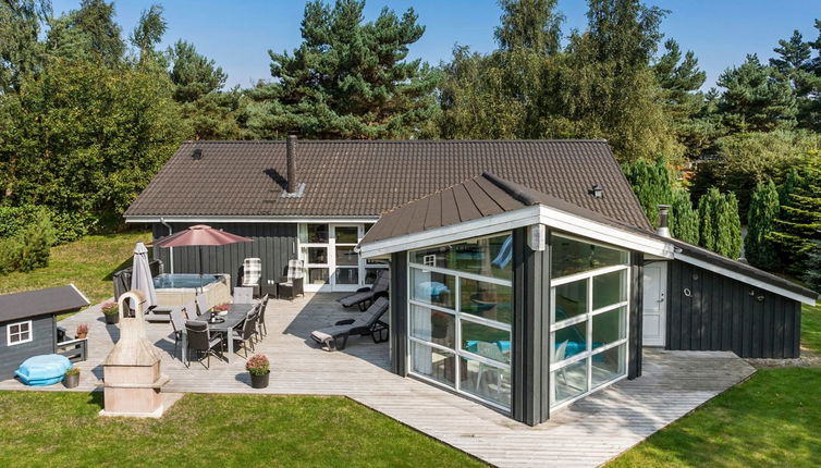 Photo 1 - Maison de 4 chambres à Væggerløse avec piscine privée et terrasse