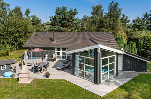 Photo 1 - Maison de 4 chambres à Væggerløse avec piscine privée et terrasse