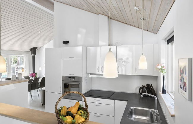 4 bedroom House in Væggerløse with private pool and terrace - Photo 8