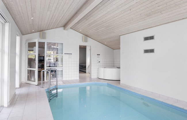4 bedroom House in Væggerløse with private pool and terrace - Photo 10