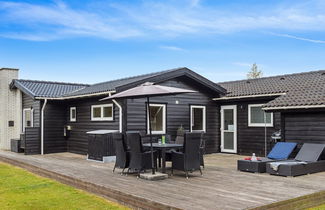 Photo 1 - Maison de 4 chambres à Væggerløse avec piscine privée et terrasse
